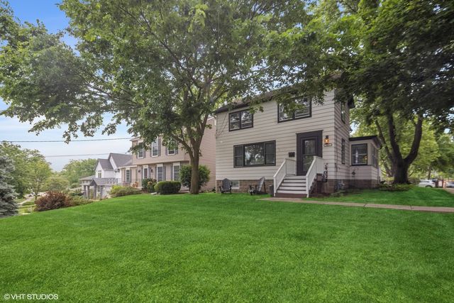 861 Hill Avenue, Glen Ellyn, IL 60137