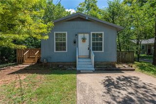 688 N Willow Avenue, Fayetteville, AR 72701