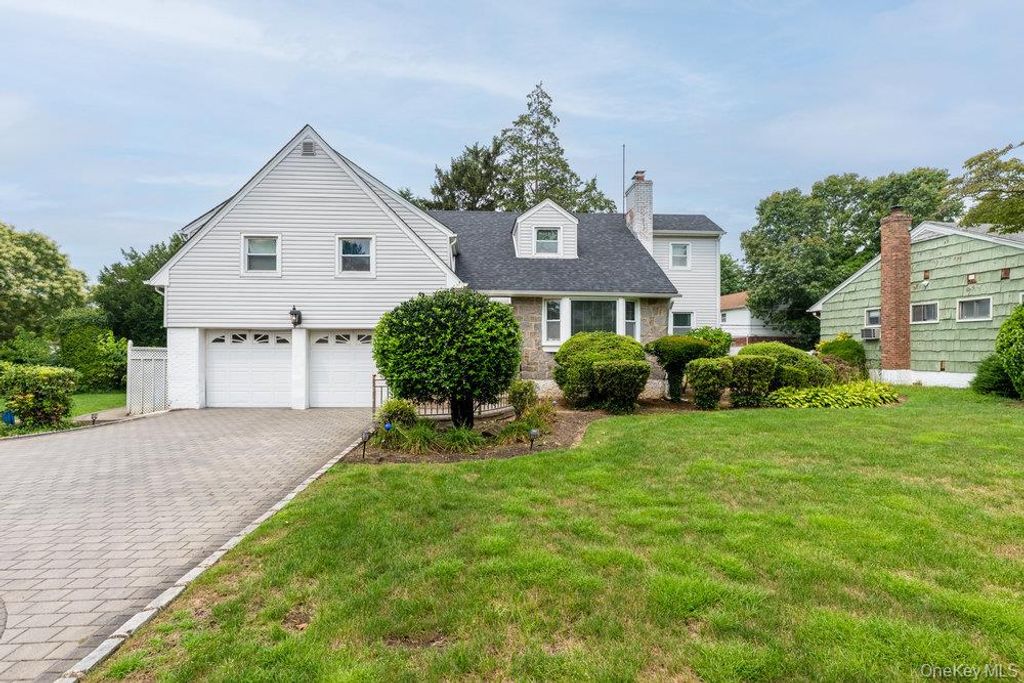 396 Maryland Avenue, Freeport, NY 11520