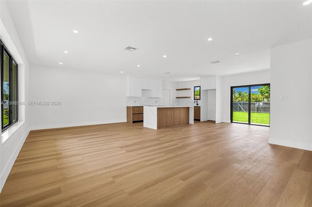 2225 NW 195th St, Miami Gardens, FL 33056