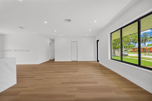 2225 NW 195th St, Miami Gardens, FL 33056