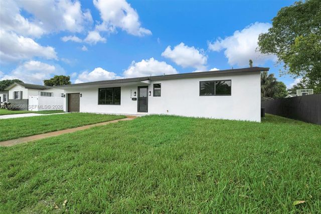 2225 NW 195th St, Miami Gardens, FL 33056