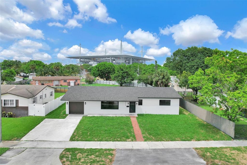 2225 NW 195th St, Miami Gardens, FL 33056