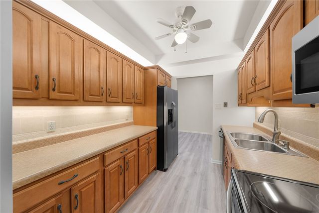 5600 Munhall Rd 201, Squirrel Hill, PA 15217