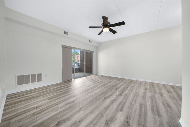 5600 Munhall Rd 201, Squirrel Hill, PA 15217