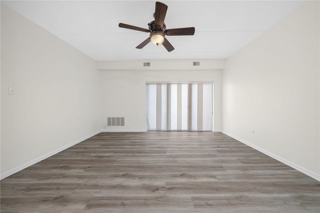 5600 Munhall Rd 201, Squirrel Hill, PA 15217