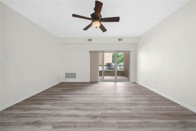 5600 Munhall Rd 201, Squirrel Hill, PA 15217