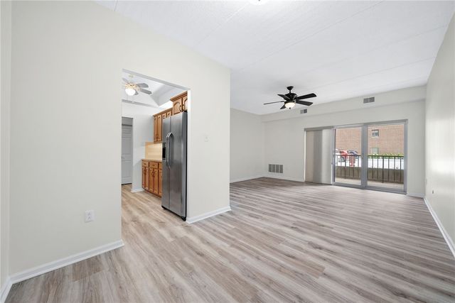 5600 Munhall Rd 201, Squirrel Hill, PA 15217