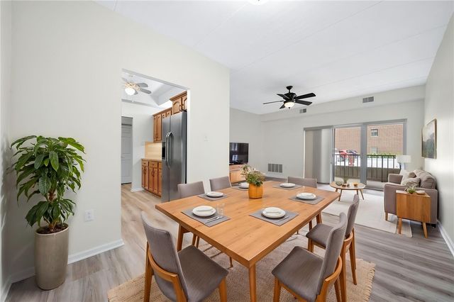 5600 Munhall Rd 201, Squirrel Hill, PA 15217