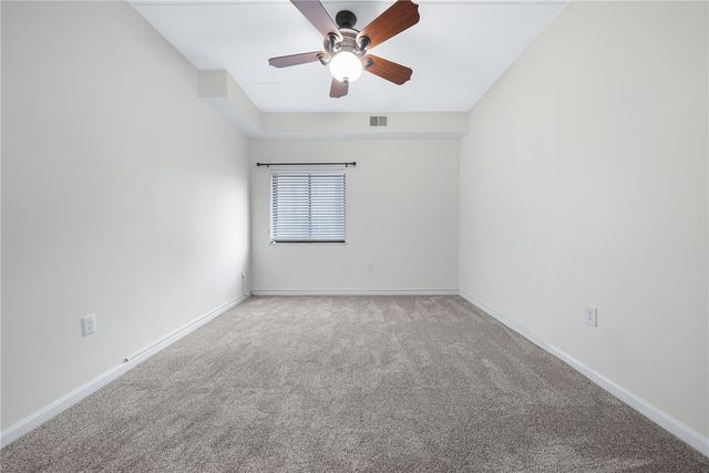 5600 Munhall Rd 201, Squirrel Hill, PA 15217