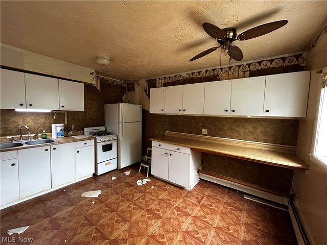 1915 Flint Avenue, Akron, OH 44305