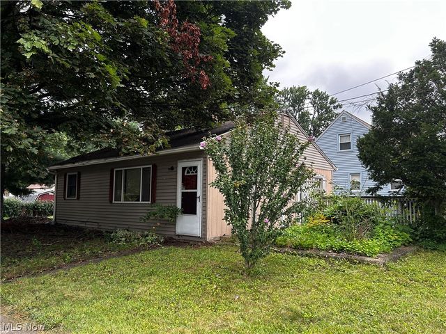 1915 Flint Avenue, Akron, OH 44305