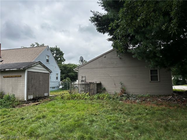 1915 Flint Avenue, Akron, OH 44305