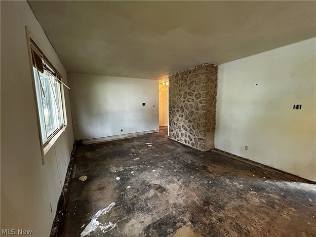 1915 Flint Avenue, Akron, OH 44305