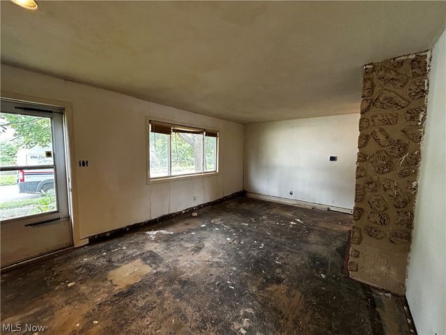 1915 Flint Avenue, Akron, OH 44305