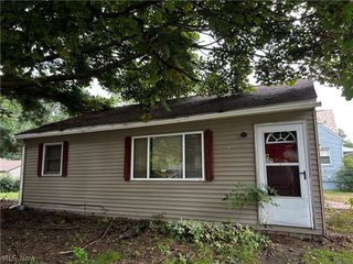 1915 Flint Avenue, Akron, OH 44305