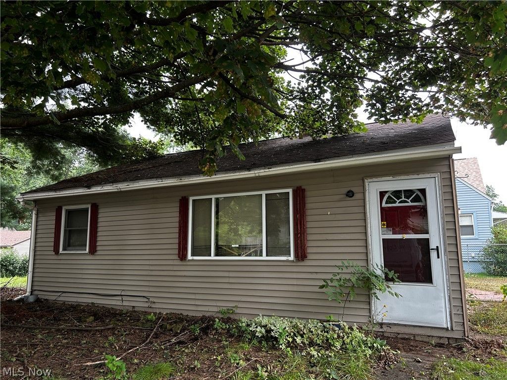 1915 Flint Avenue, Akron, OH 44305