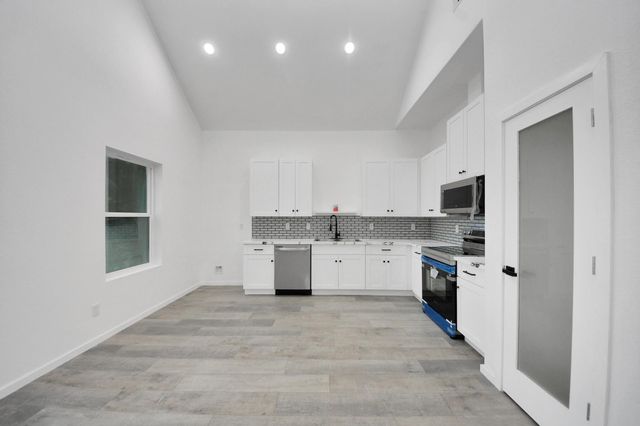 605 E Murrill Ave, Baytown, TX 77520