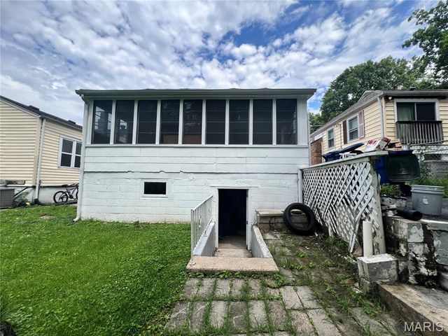 2935 Walton Road, Overland, MO 63114