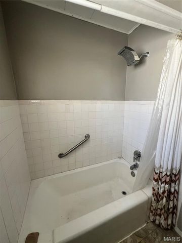 2935 Walton Road, Overland, MO 63114