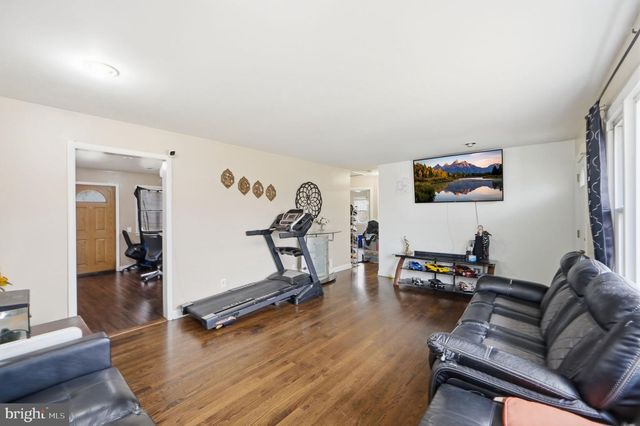 7421 HENDRICKS DR, Hyattsville, MD 20784