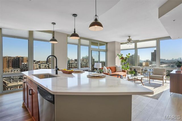 4909 Laclede Avenue 1104, St Louis, MO 63108