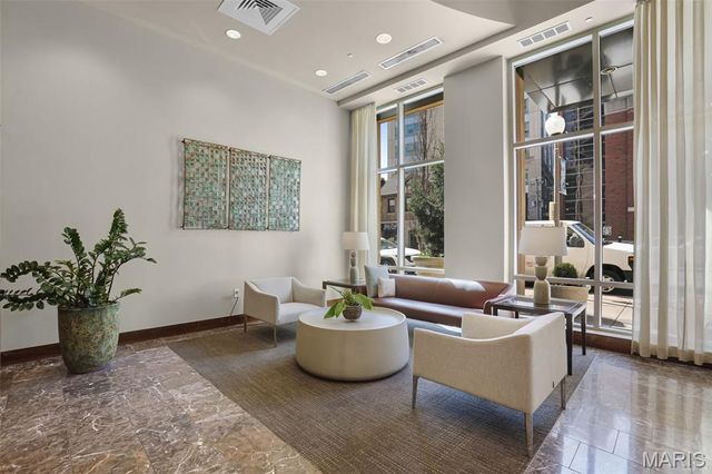 4909 Laclede Avenue 1104, St Louis, MO 63108