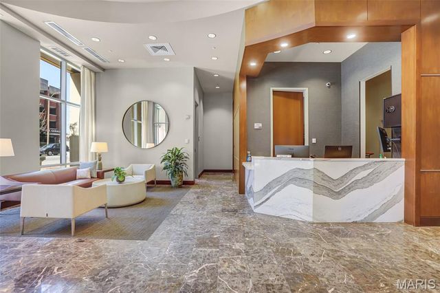 4909 Laclede Avenue 1104, St Louis, MO 63108