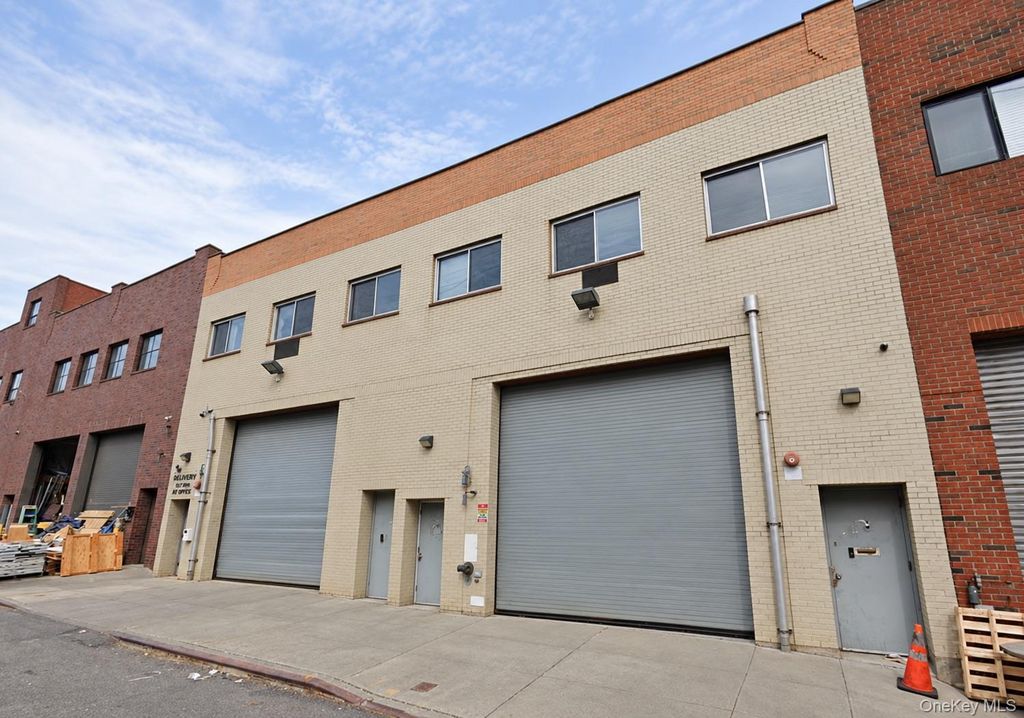 2825 119th Street, Flushing, NY 11354 — exterior