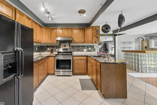 28697 South River Road, Harrison Twp, MI 48045