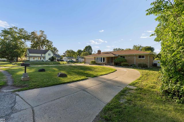 28697 South River Road, Harrison Twp, MI 48045
