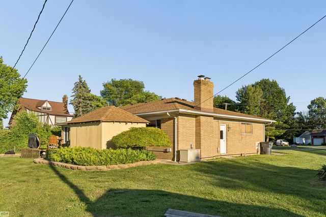 28697 South River Road, Harrison Twp, MI 48045