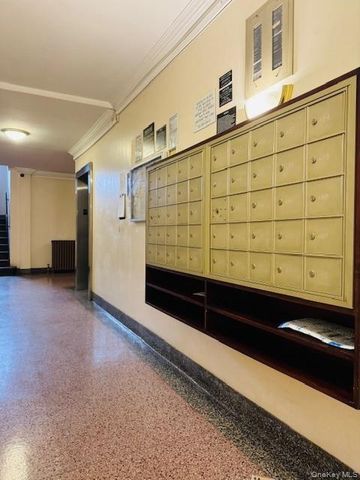 92-05 Whitney Avenue A27, Elmhurst, NY 11373