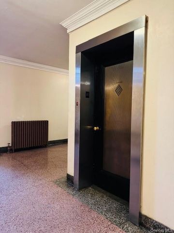 92-05 Whitney Avenue A27, Elmhurst, NY 11373