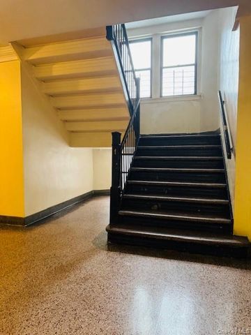 92-05 Whitney Avenue A27, Elmhurst, NY 11373