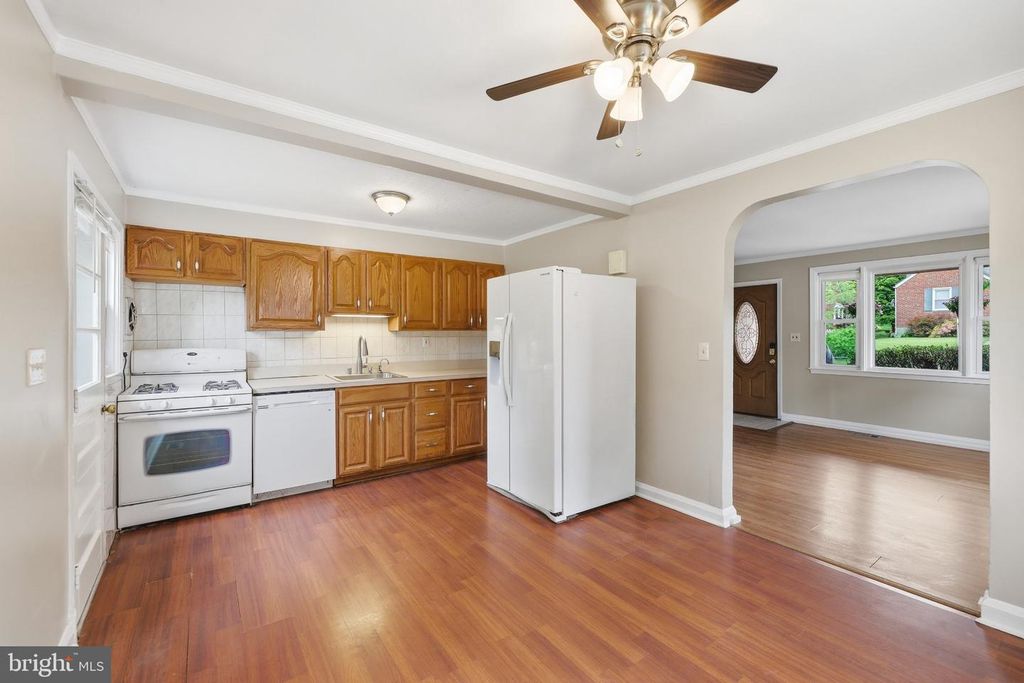 Image 7 of property listing at 9637 MASON AVE, Parkville, MD 21234