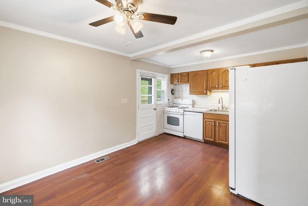 Image 9 of property listing at 9637 MASON AVE, Parkville, MD 21234