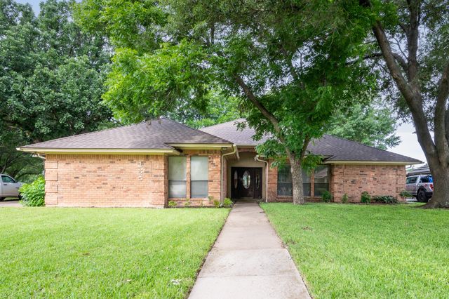 1525 Inverness Road, Mansfield, TX 76063