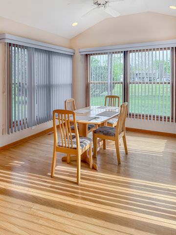 17W525 Concord Place, Darien, IL 60561