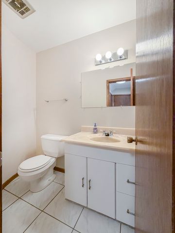 17W525 Concord Place, Darien, IL 60561