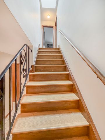 17W525 Concord Place, Darien, IL 60561