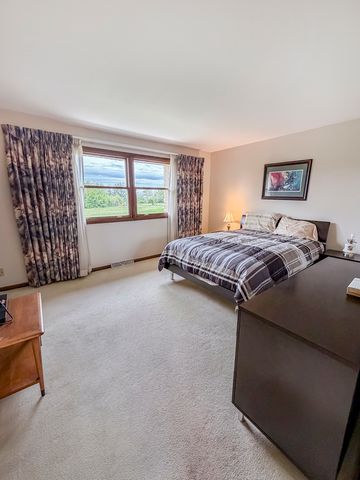 17W525 Concord Place, Darien, IL 60561