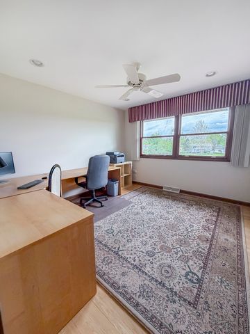 17W525 Concord Place, Darien, IL 60561