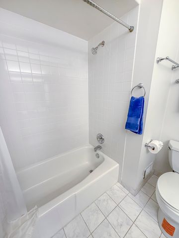17W525 Concord Place, Darien, IL 60561