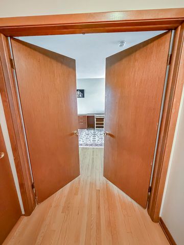 17W525 Concord Place, Darien, IL 60561