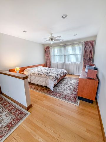 17W525 Concord Place, Darien, IL 60561