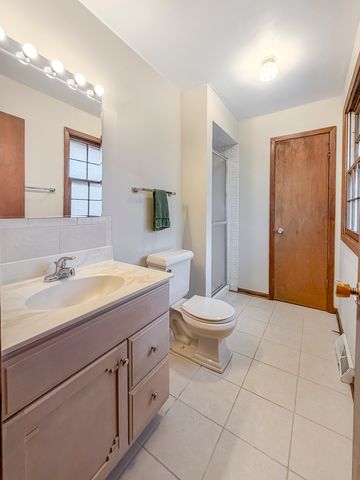 17W525 Concord Place, Darien, IL 60561