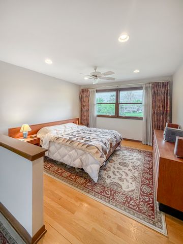 17W525 Concord Place, Darien, IL 60561