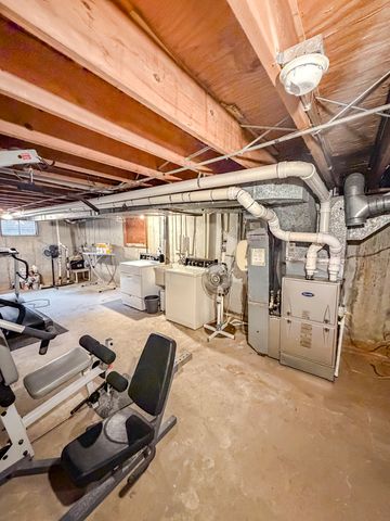 17W525 Concord Place, Darien, IL 60561