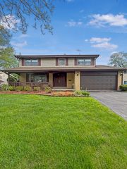 17W525 Concord Place, Darien, IL 60561
